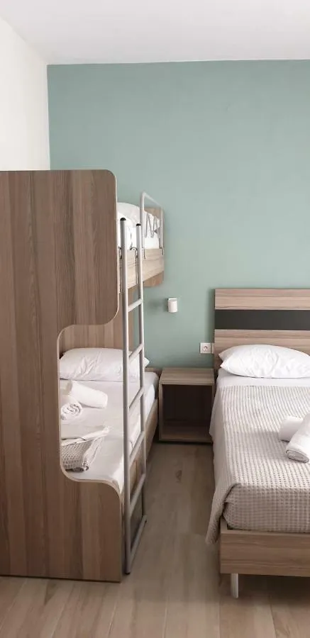 Chriselia 4 Apartment Nea Roda